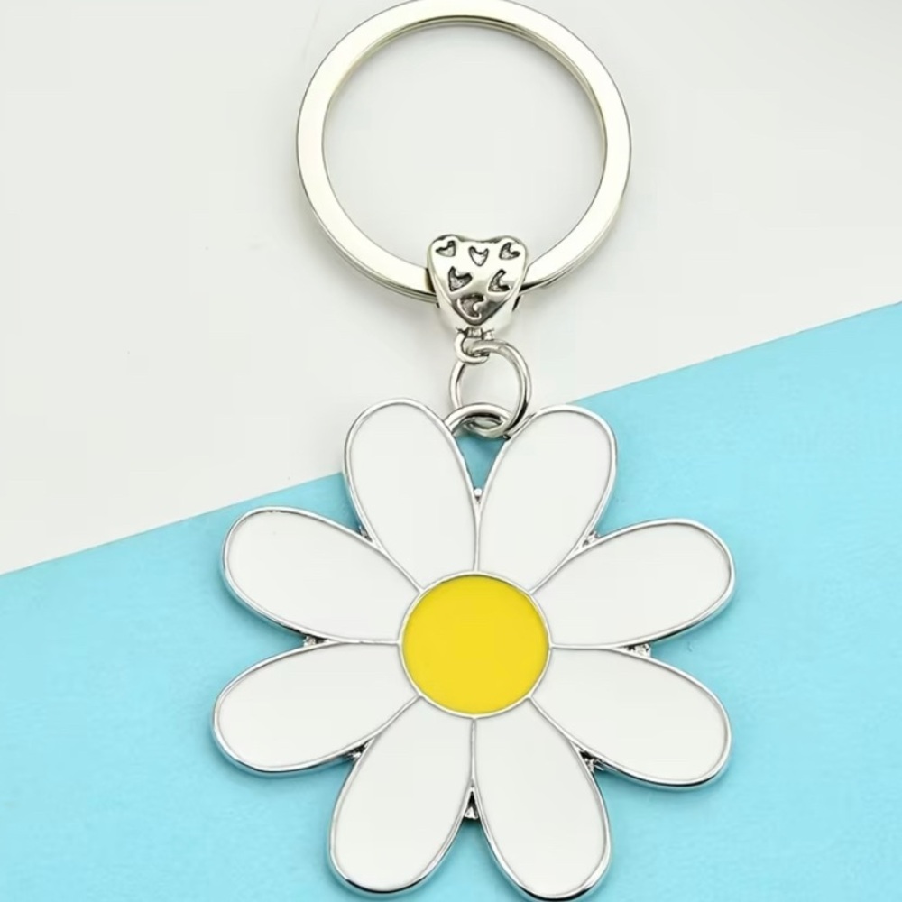 Daisy Flower Keychain - White & Yellow Enamel - Picture 1 of 2